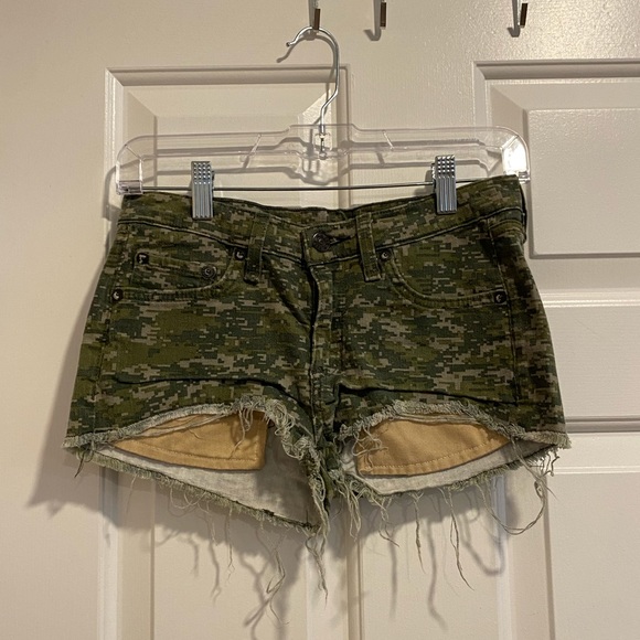 Rag & Bone Green Camo Cutoff Frayed/Fringed Raw Hem Jean Shorts Size 24 - Picture 1 of 11